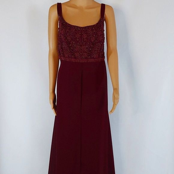 (24) NWT Faviana Burgundy Long Gown in Plus Size - Picture 1 of 6